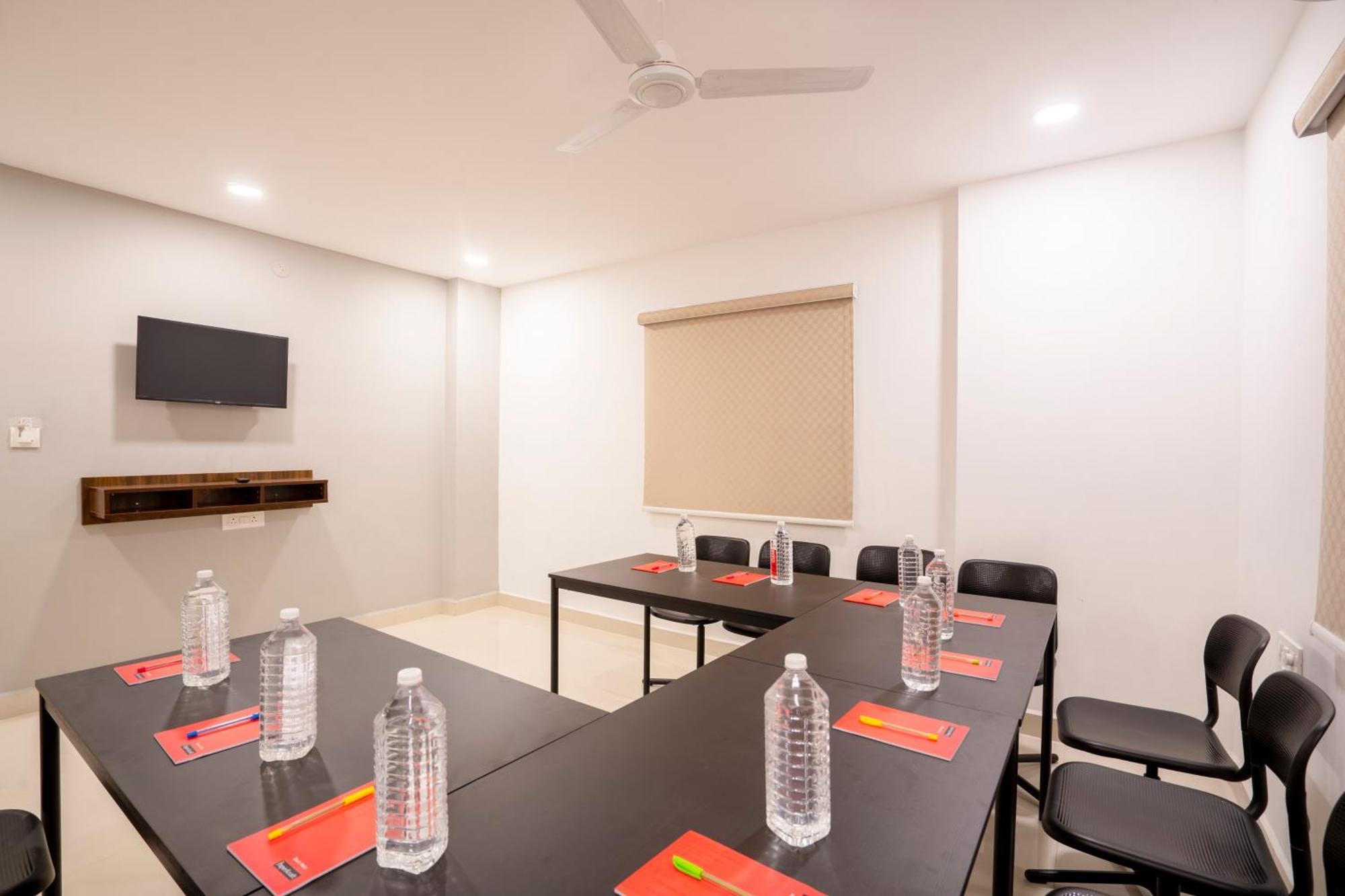 Treebo De Alphabet Gachibowli Hotel Haidarábád Kültér fotó