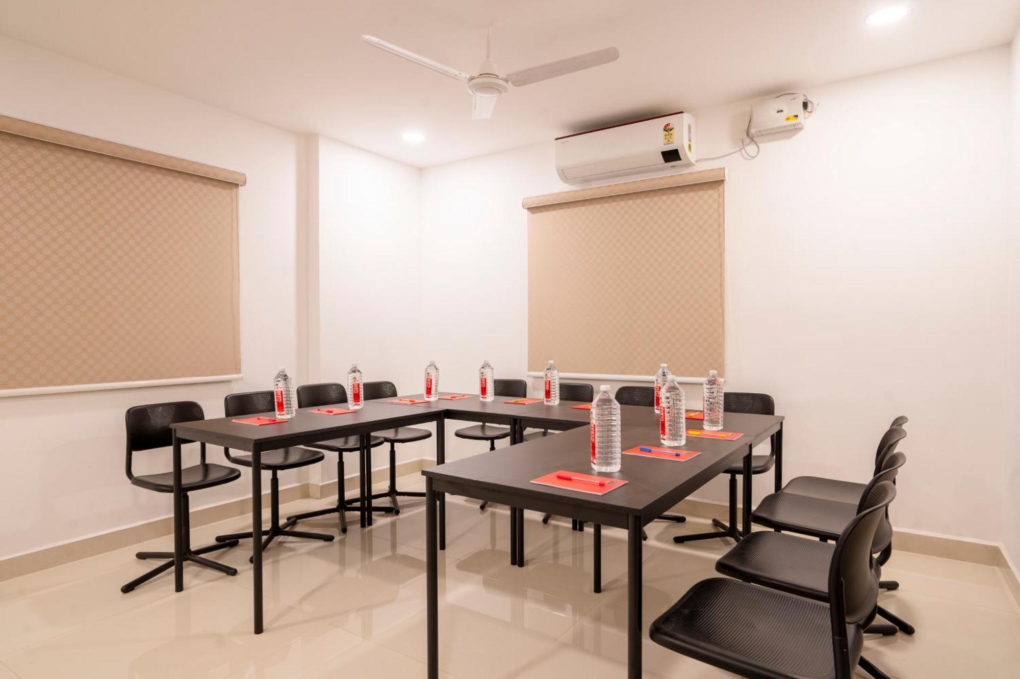 Treebo De Alphabet Gachibowli Hotel Haidarábád Kültér fotó
